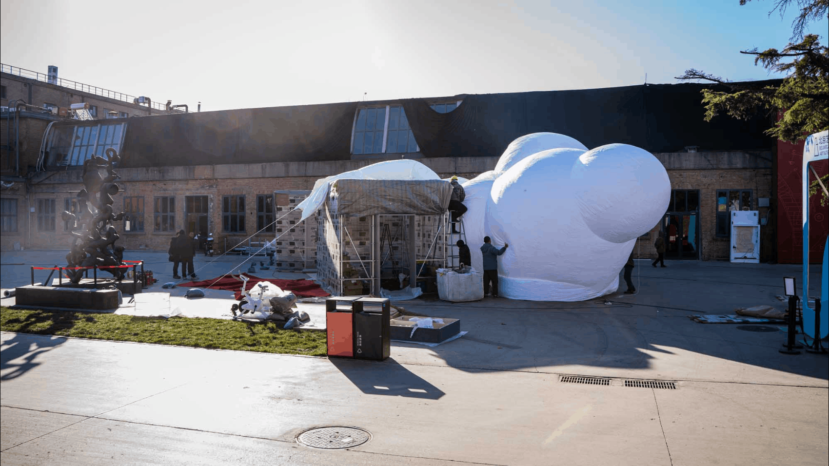 Inflation Process of the Cloud Pneumatic Structure © Chen Peixin