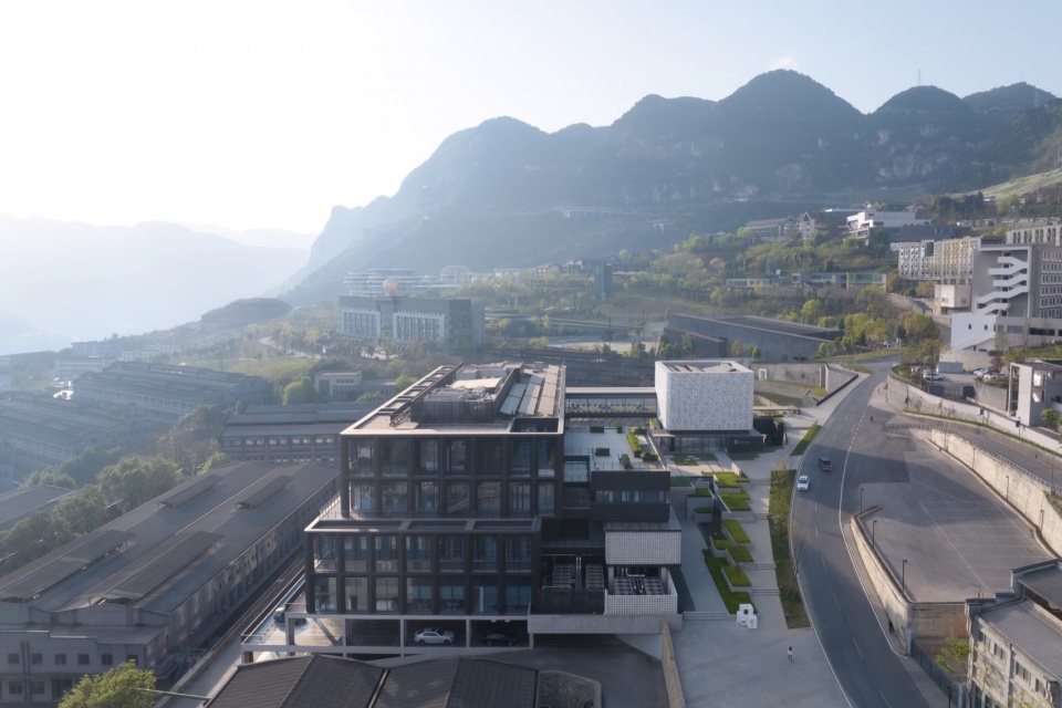 Langjiu Group Quality Research Institute by TEKTONN ARCHITECTS