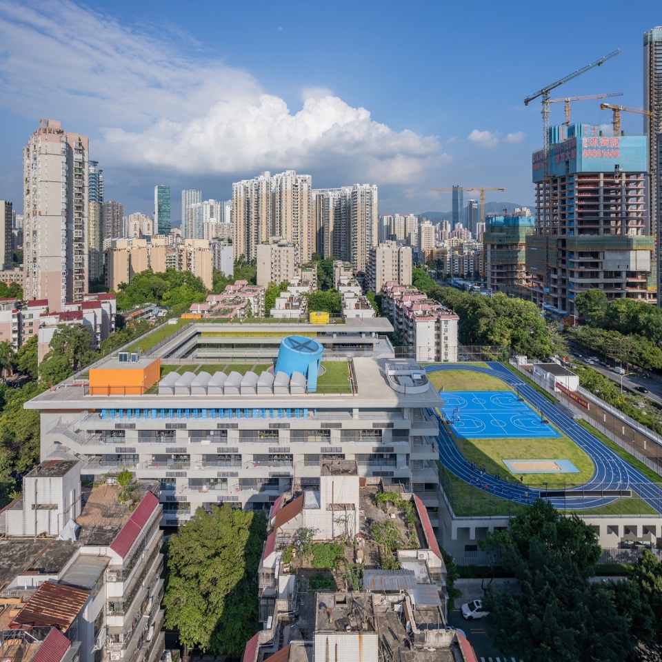Shenzhen Futian Lvzhou Primary School by CCDI DongXiYing Studio