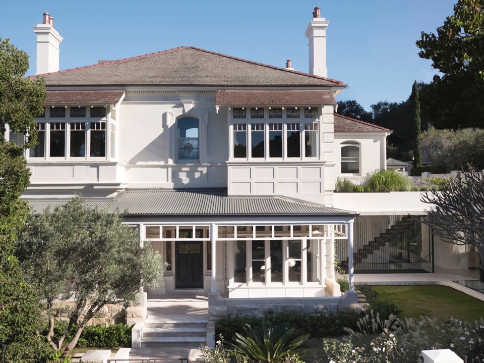 Hidden Home by Luigi Rosselli Architects