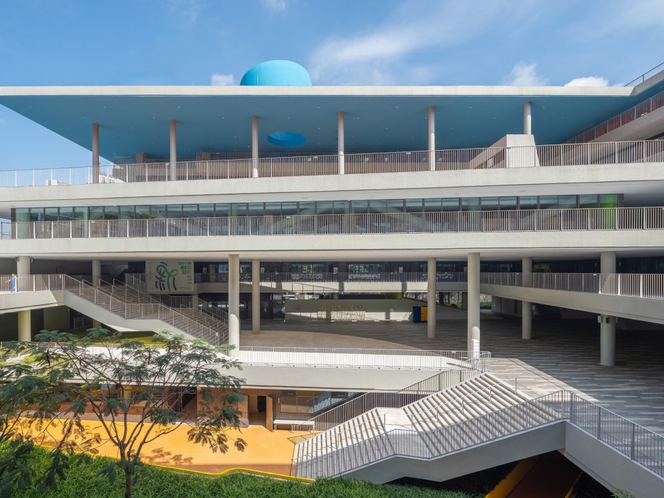 Shenzhen Futian Lvzhou Primary School by CCDI DongXiYing Studio