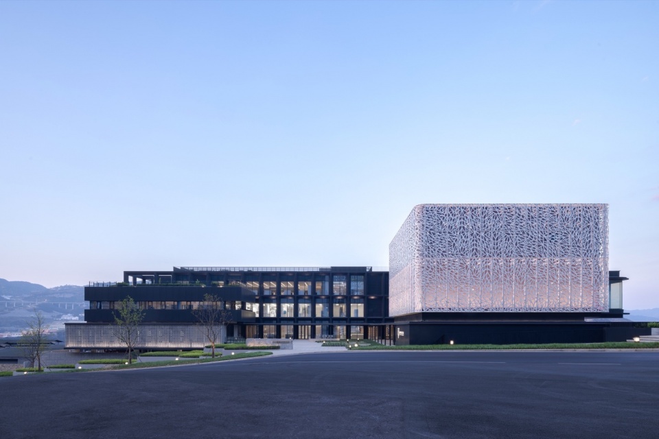 Langjiu Group Quality Research Institute by TEKTONN ARCHITECTS