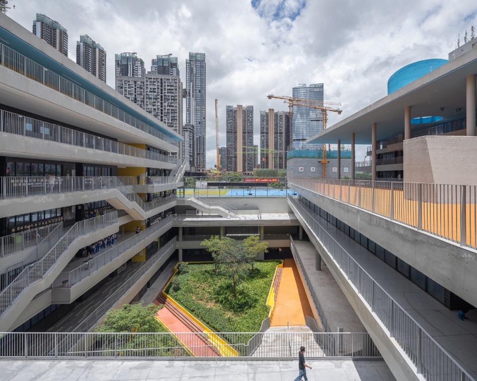 Shenzhen Futian Lvzhou Primary School by CCDI DongXiYing Studio