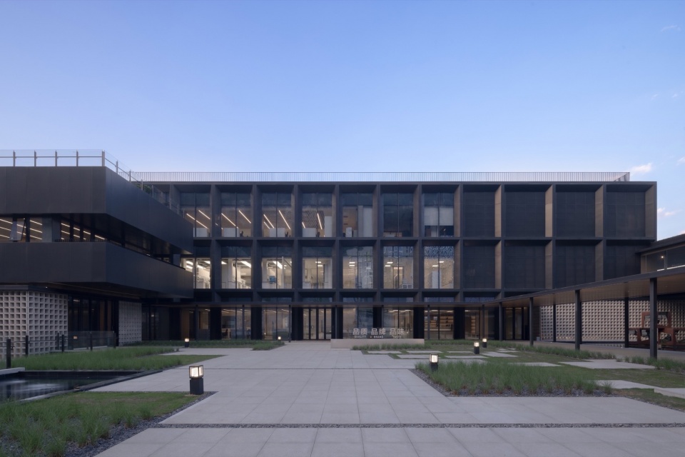 Langjiu Group Quality Research Institute by TEKTONN ARCHITECTS