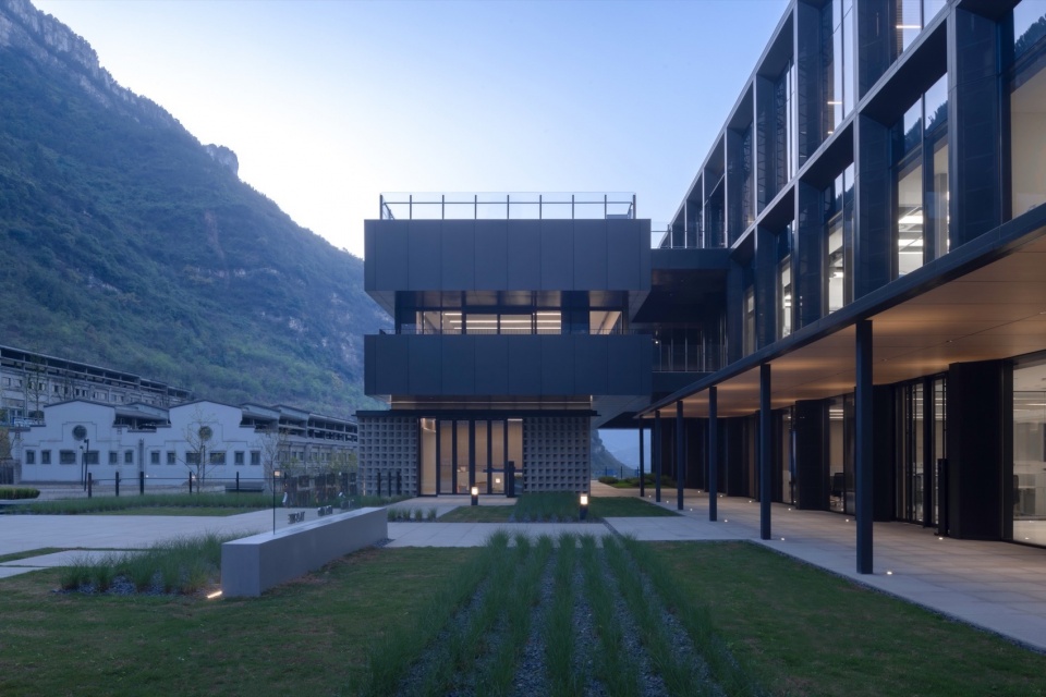 Langjiu Group Quality Research Institute by TEKTONN ARCHITECTS