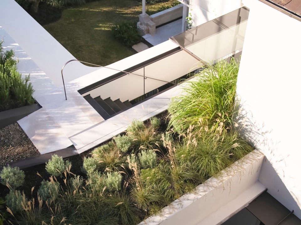 Hidden Home by Luigi Rosselli Architects