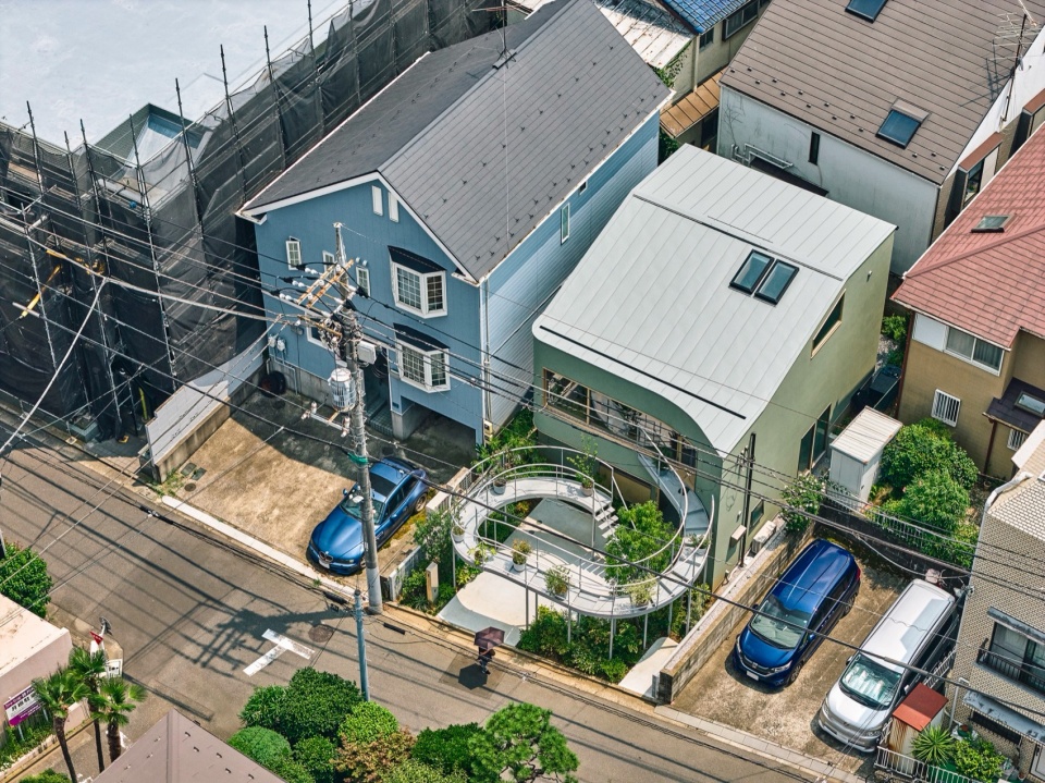 House in Nakano by HOAA n3n