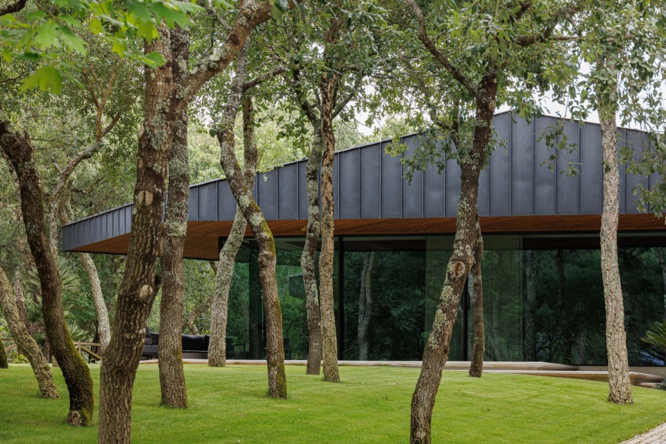 CC House by Quinta dos Carvalhos