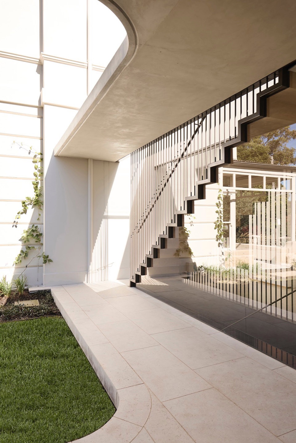 Hidden Home by Luigi Rosselli Architects