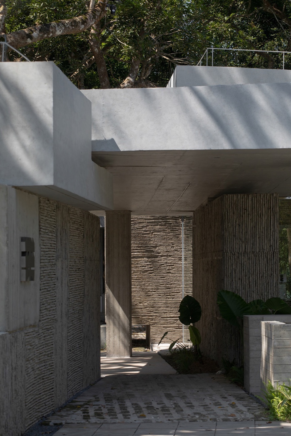 Noon Repose Pavilion by CLAB Architects