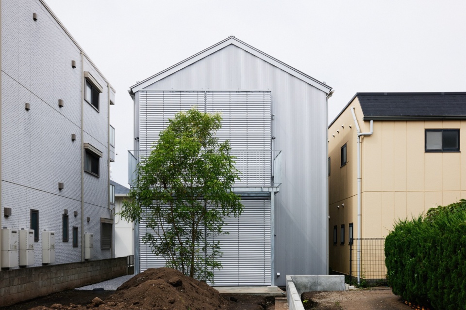Uchida Shoten New Head Office by Schemata Architects