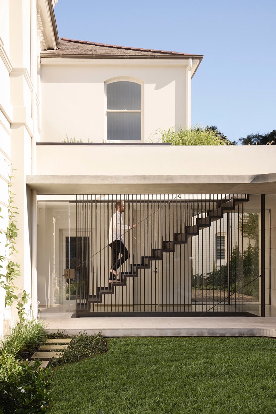 Hidden Home by Luigi Rosselli Architects