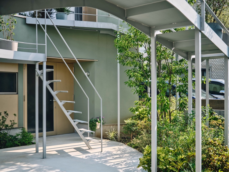 House in Nakano by HOAA