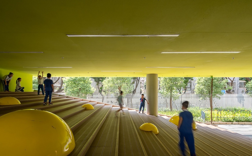 Shenzhen Futian Lvzhou Primary School by CCDI DongXiYing Studio