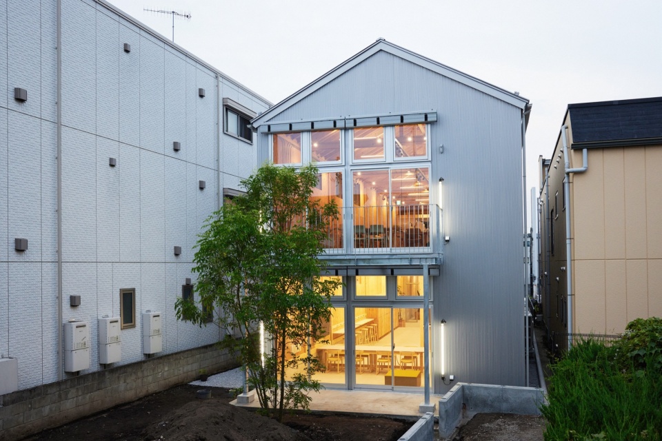 Uchida Shoten New Head Office by Schemata Architects