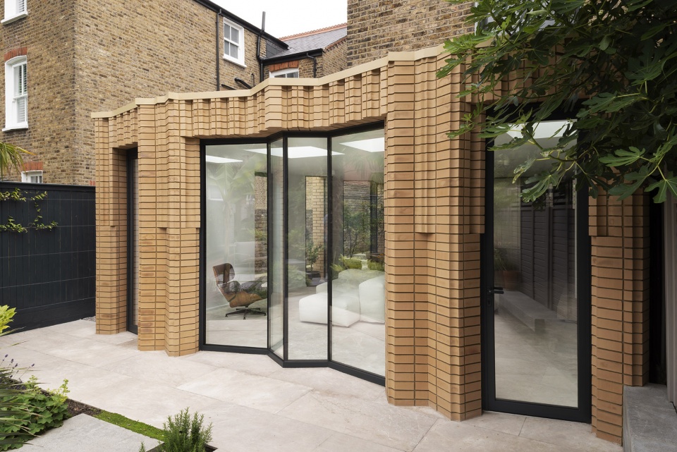 W house by Bureau de Change