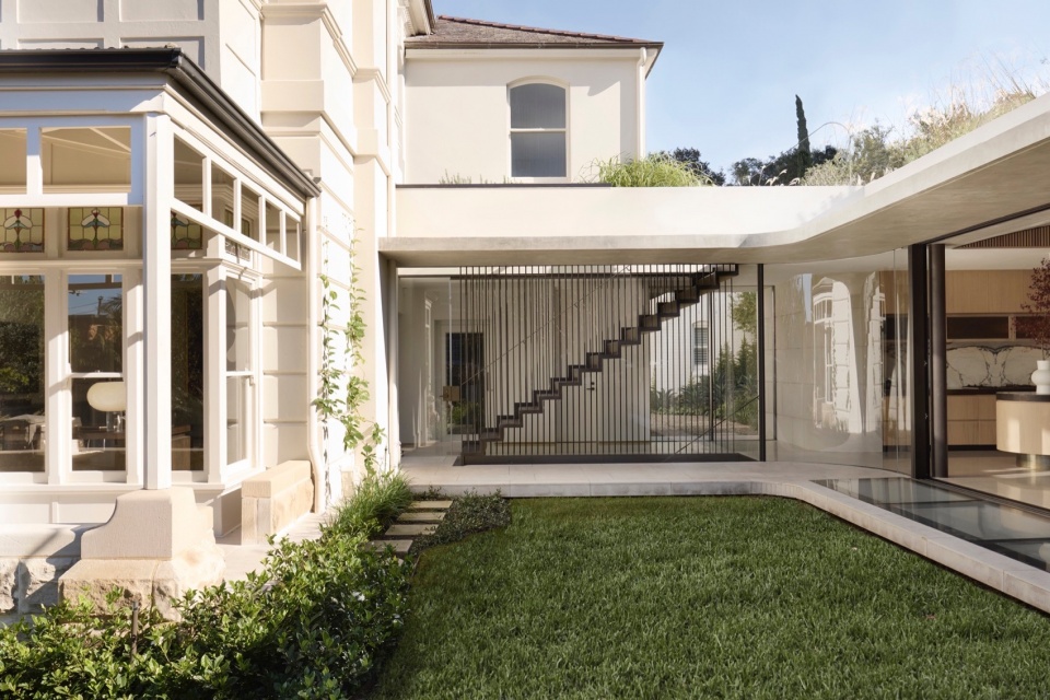 Hidden Home by Luigi Rosselli Architects