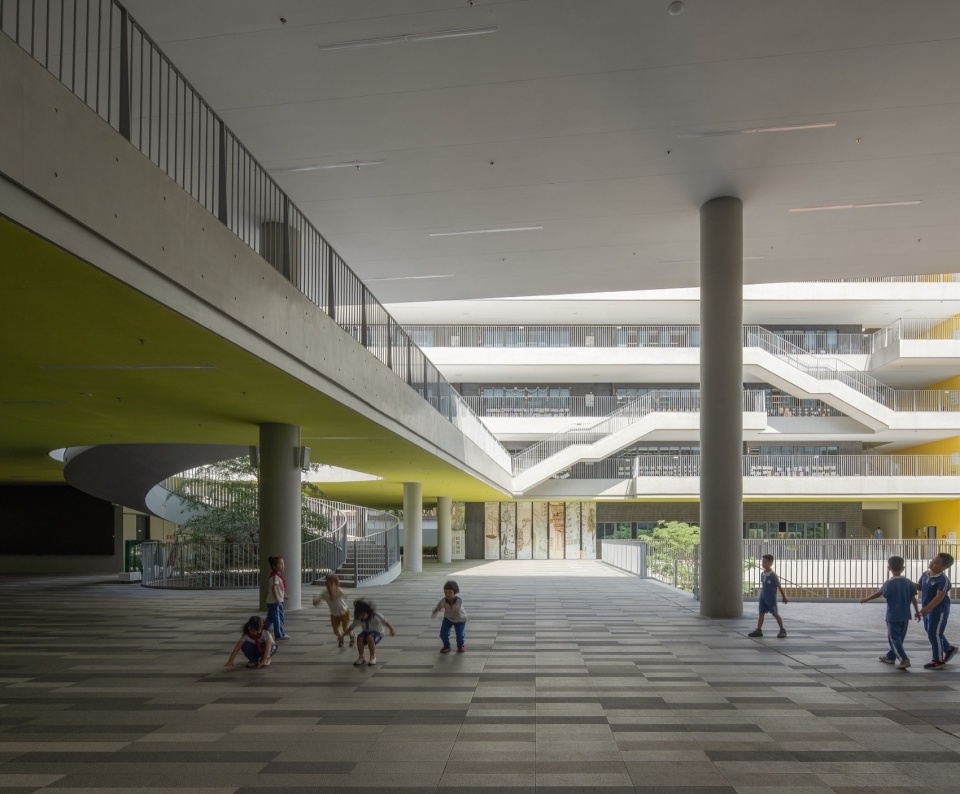 Shenzhen Futian Lvzhou Primary School by CCDI DongXiYing Studio