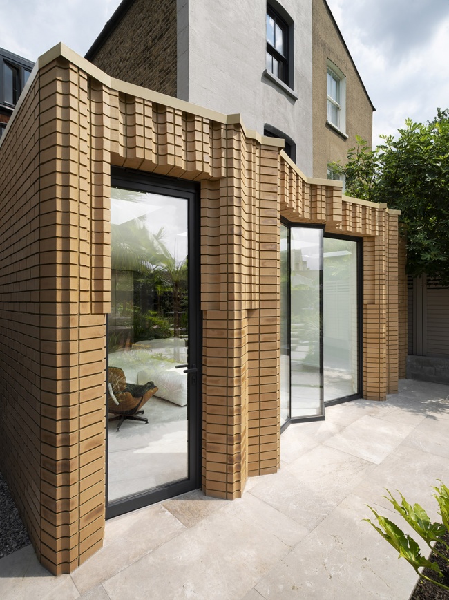 W house by Bureau de Change