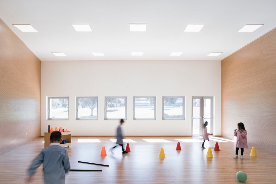 kindergarten multipurpose room by alessandro matta architettura