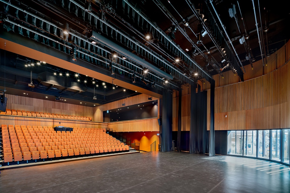 BRUIS by GROUP A Fabrique ABT