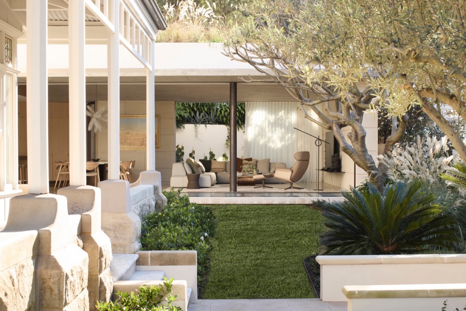 Hidden Home by Luigi Rosselli Architects