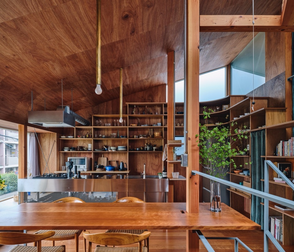 House in Nakano by HOAA