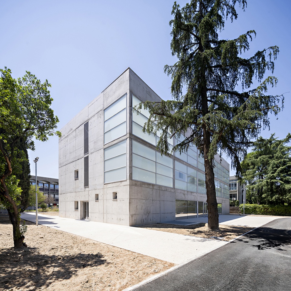 Library of the French Lycée IN MADRID