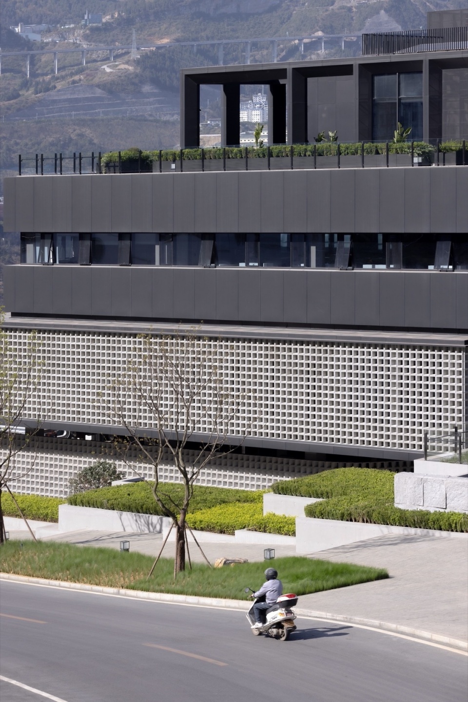 Langjiu Group Quality Research Institute by TEKTONN ARCHITECTS