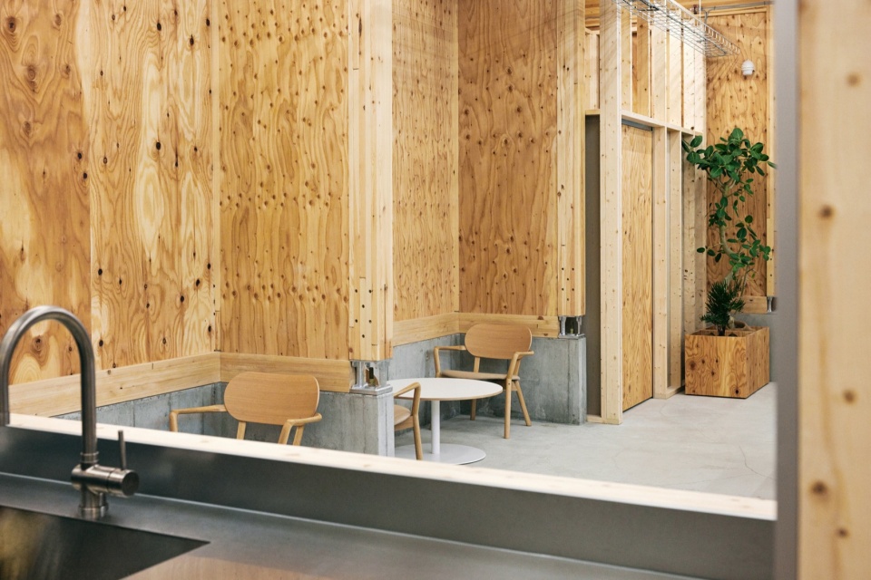 Uchida Shoten New Head Office by Schemata Architects