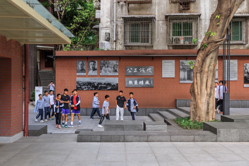 landscape transformation of zhangjiagarden campus bashu secondary school by aofan design