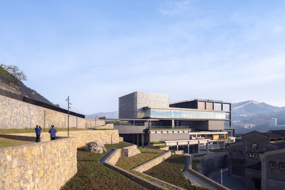 Langjiu Group Quality Research Institute by TEKTONN ARCHITECTS