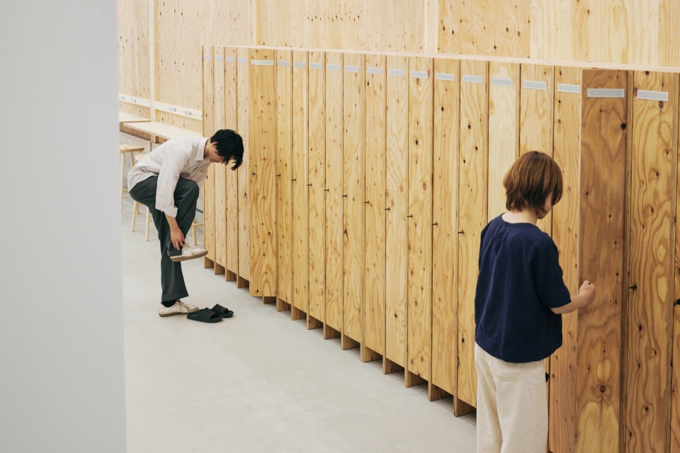 Uchida Shoten New Head Office by Schemata Architects