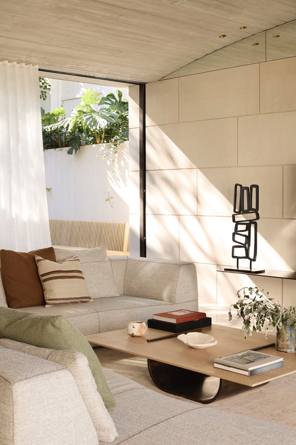 Hidden Home by Luigi Rosselli Architects
