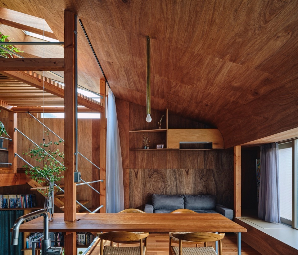 House in Nakano by HOAA
