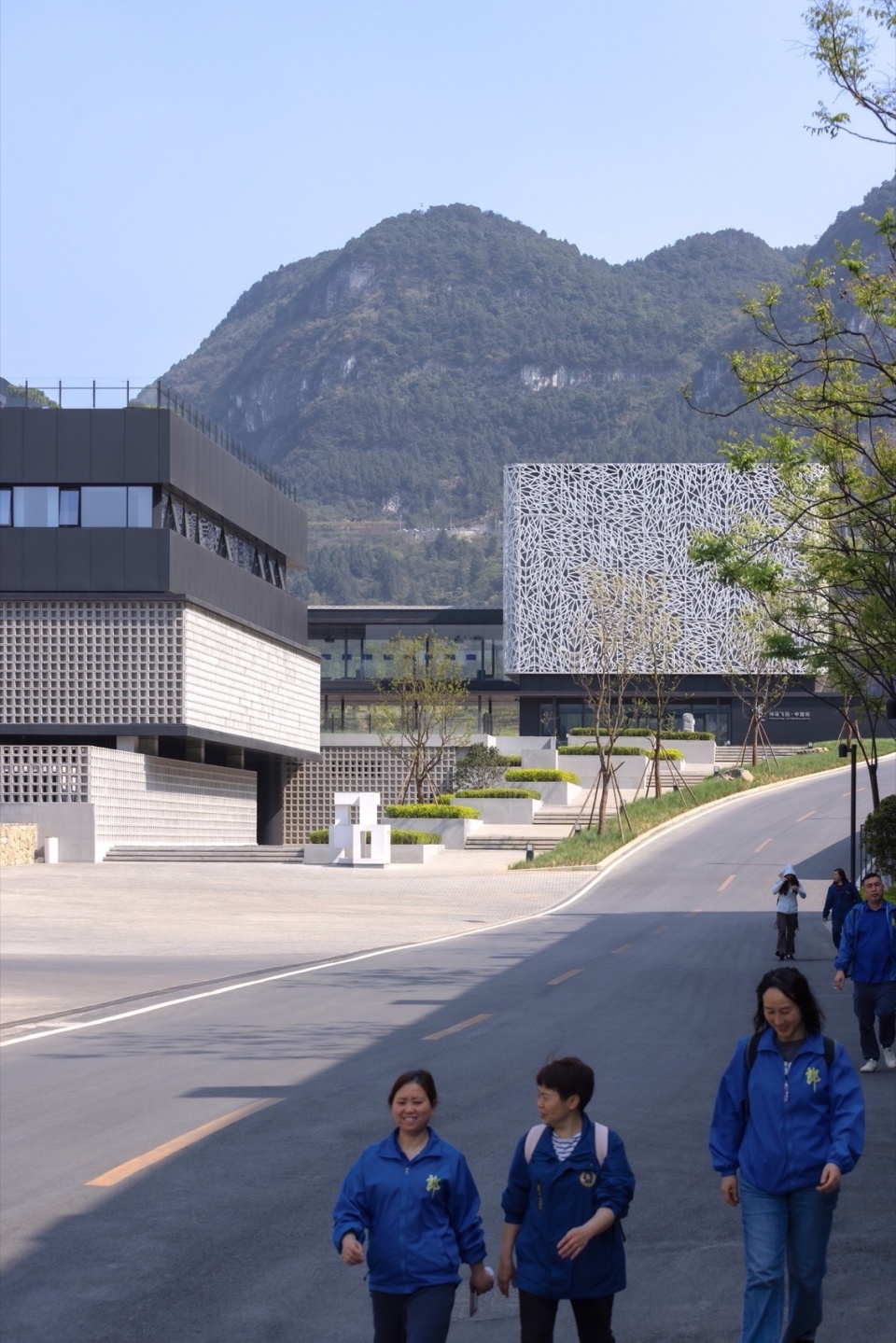 Langjiu Group Quality Research Institute by TEKTONN ARCHITECTS