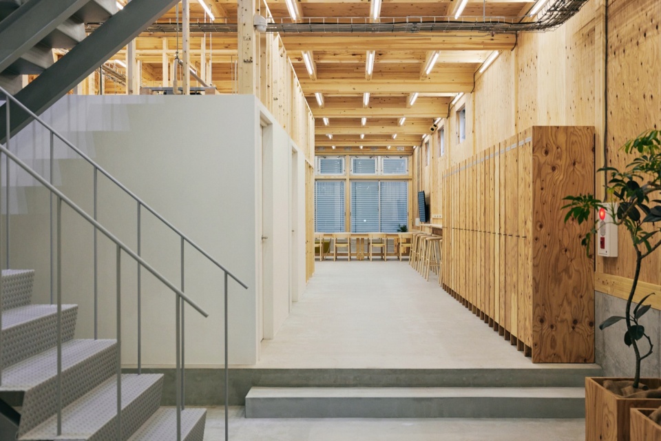 Uchida Shoten New Head Office by Schemata Architects