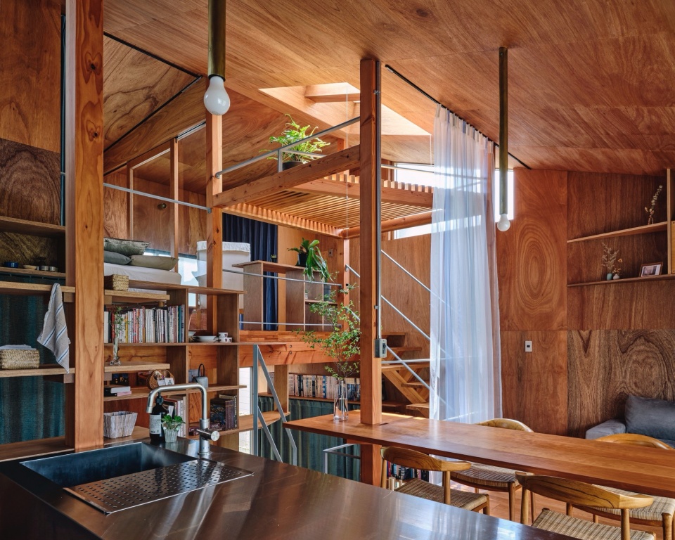House in Nakano by HOAA