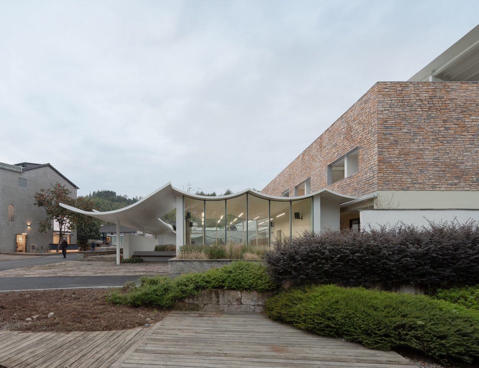 Xianjing Village Qingyi Lodge by HsuDu Architects