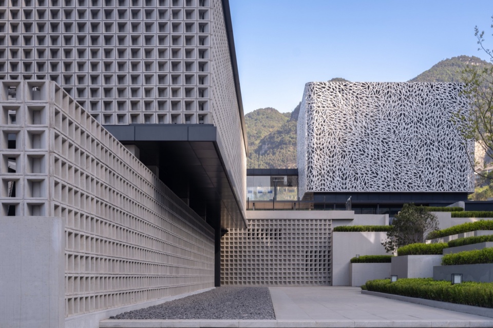 Langjiu Group Quality Research Institute by TEKTONN ARCHITECTS