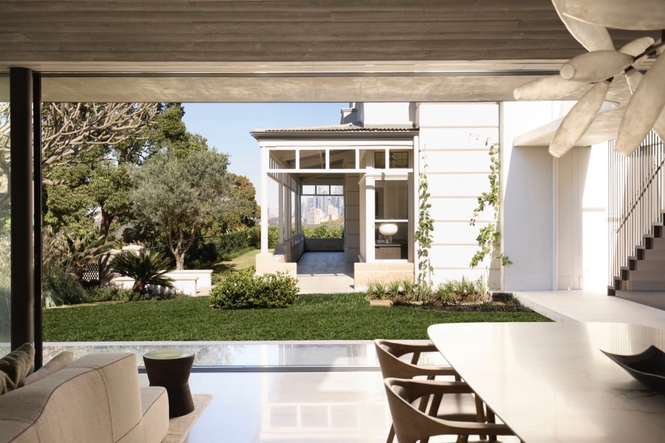 Hidden Home by Luigi Rosselli Architects