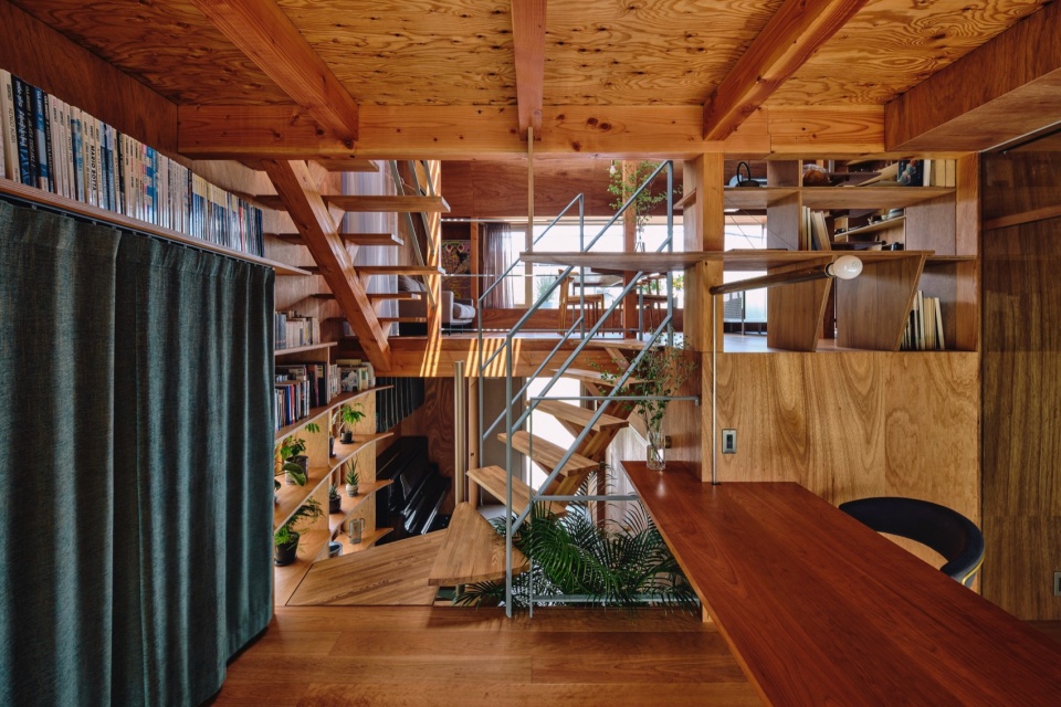 House in Nakano by HOAA
