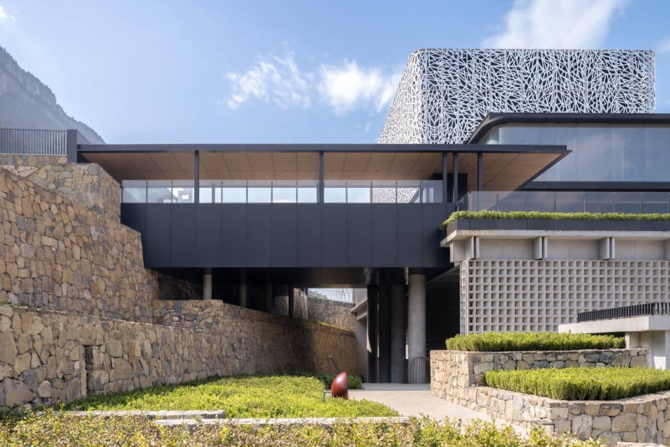 Langjiu Group Quality Research Institute by TEKTONN ARCHITECTS