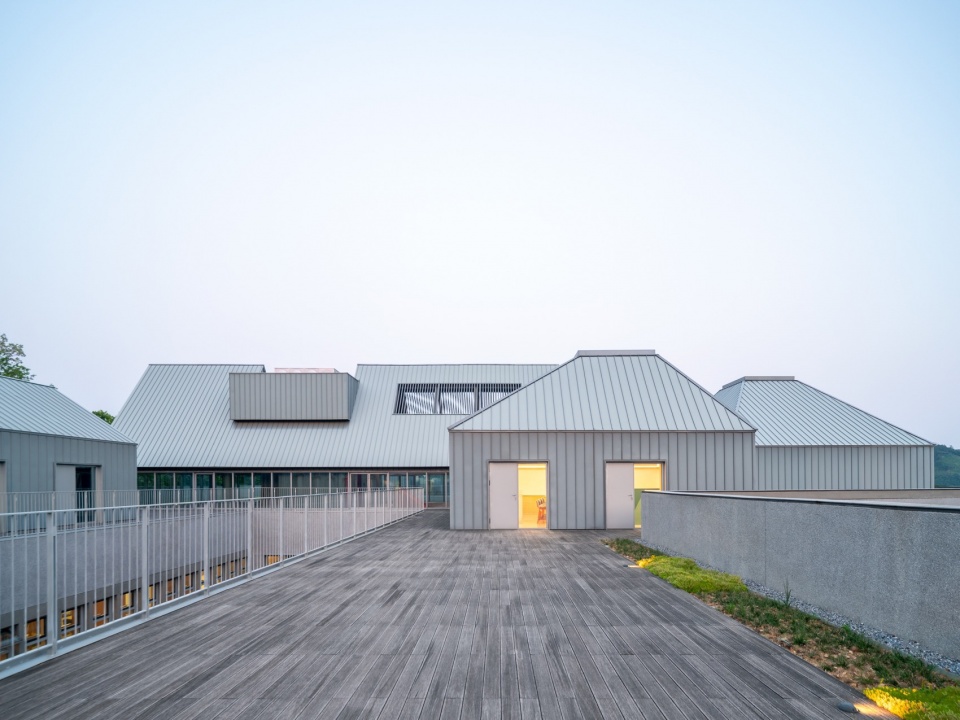 Mogan Yujie 7Hills Yard Hillstation Brand Center by ConCom Studio