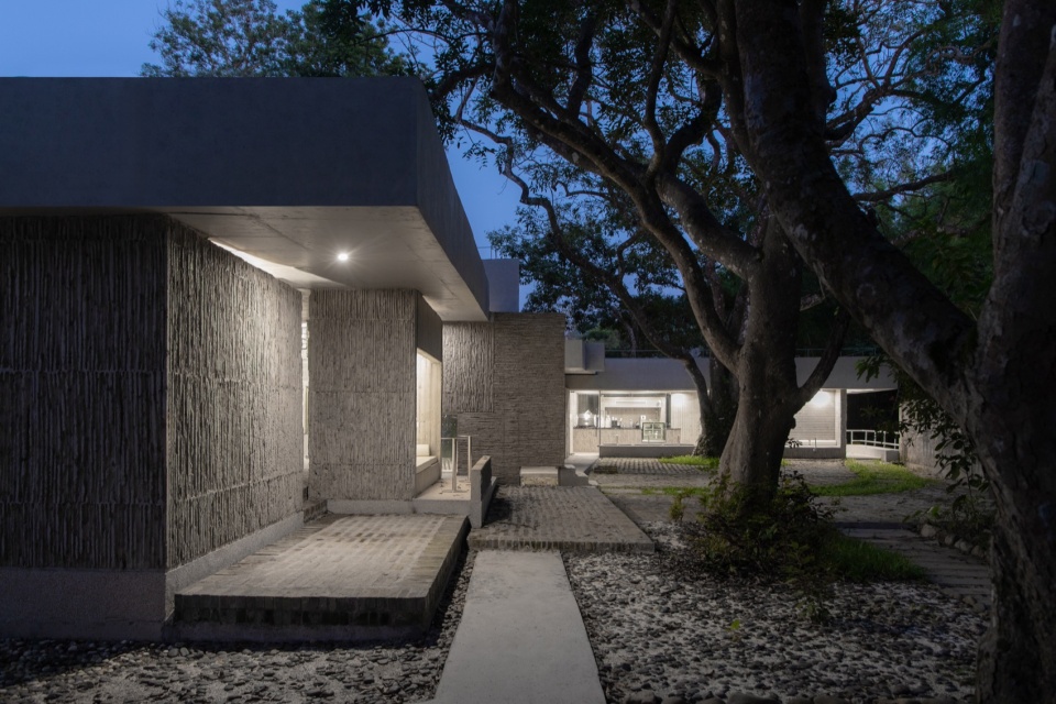 Noon Repose Pavilion by CLAB Architects