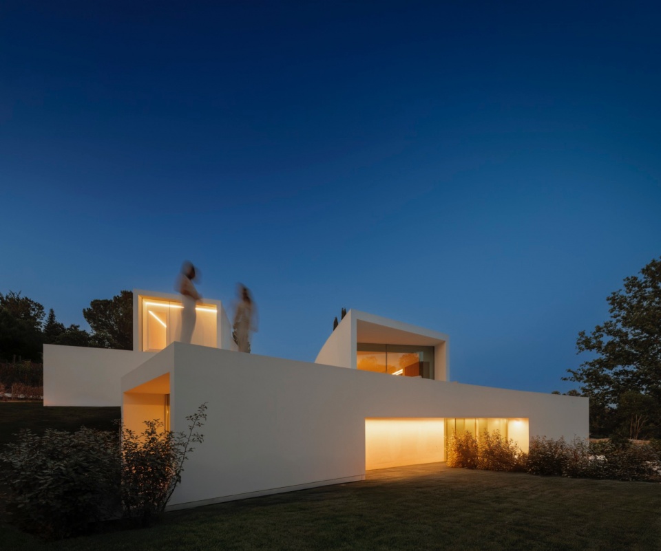 VILLA LAGO LA MORALEJA by FRAN SILVESTRE ARQUITECTOS