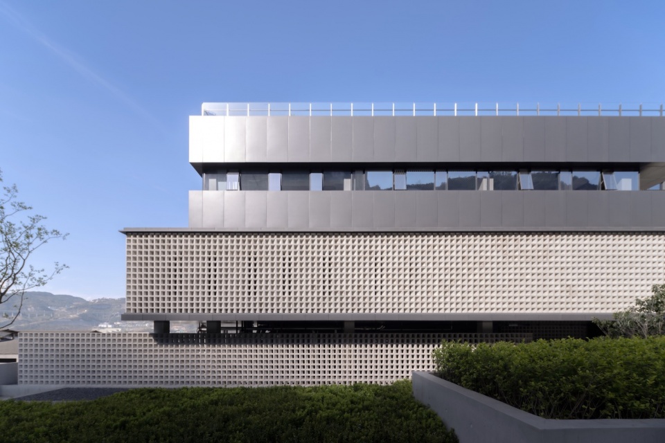 Langjiu Group Quality Research Institute by TEKTONN ARCHITECTS