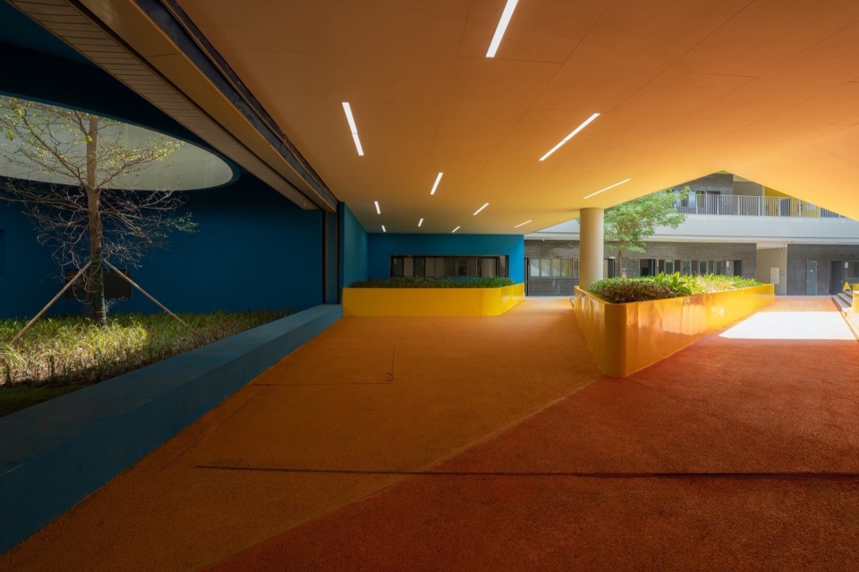 Shenzhen Futian Lvzhou Primary School by CCDI DongXiYing Studio