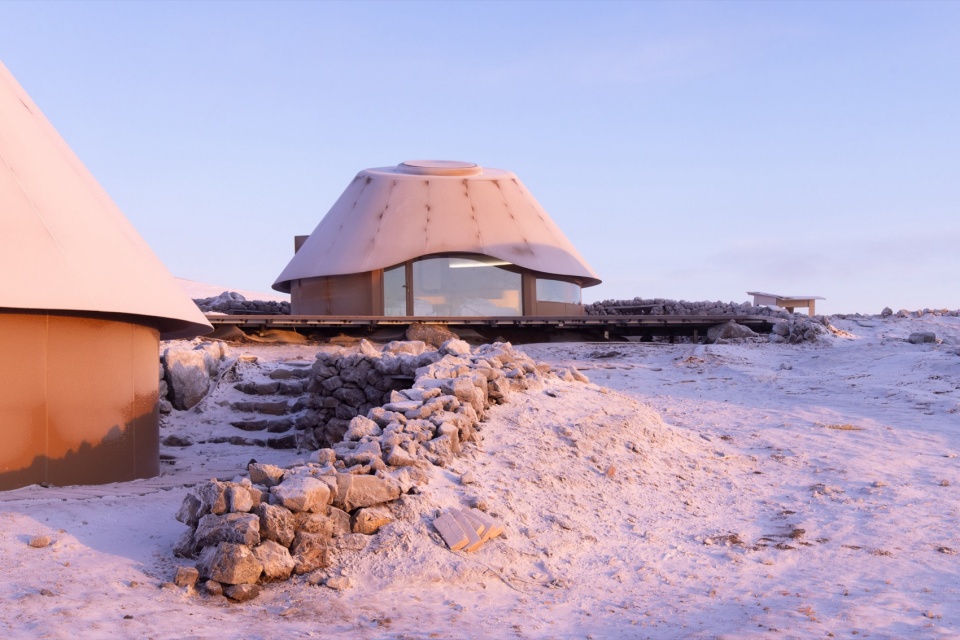 volcano in hotel of arrivals by plat asia