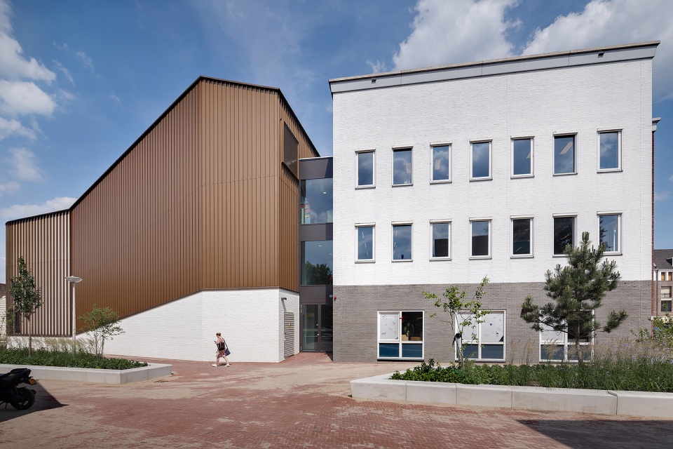 BRUIS by GROUP A Fabrique ABT